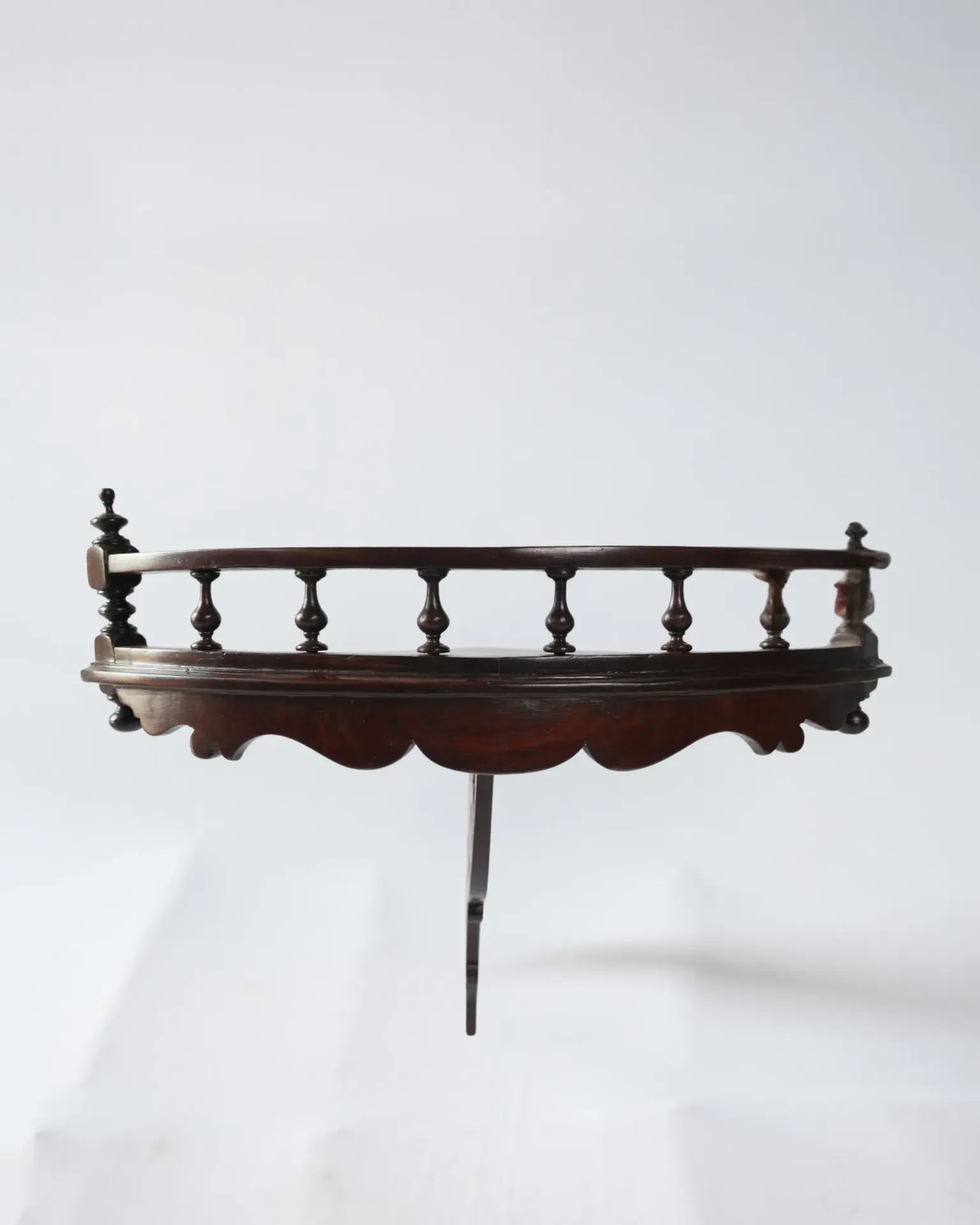 Heritage Spindle Gallery Wall Shelf