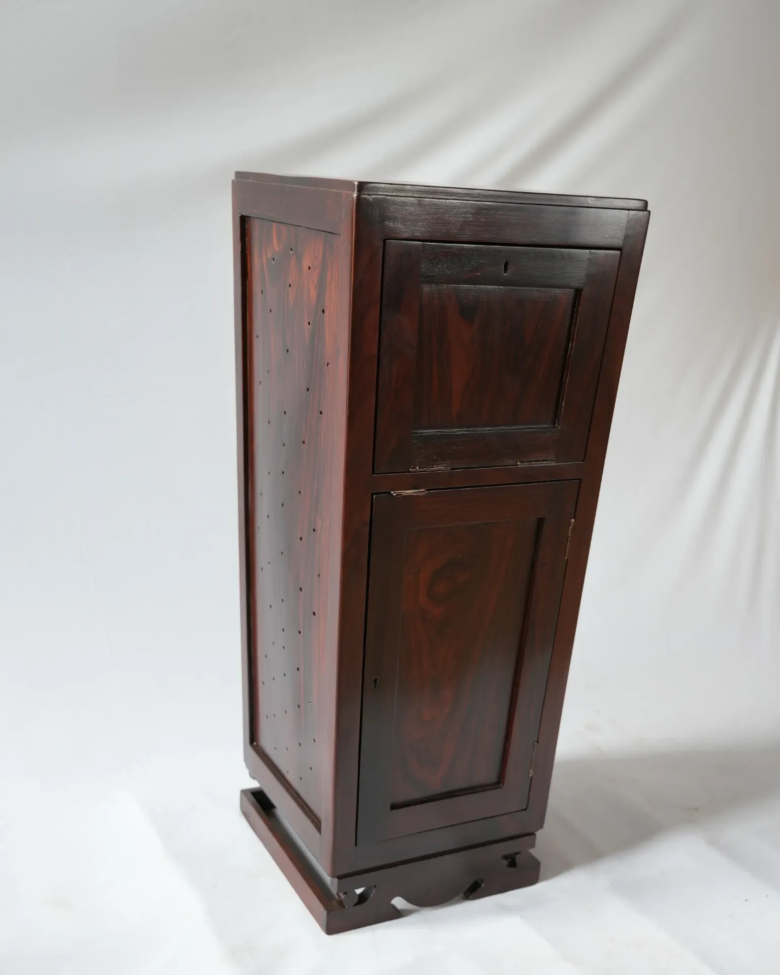 Ventilated Two-Door Cabinet/Laundry box