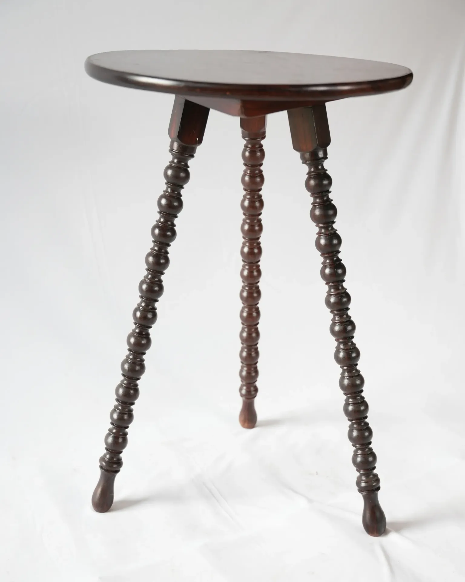 Heritage Bobbin-Leg Tripod Table