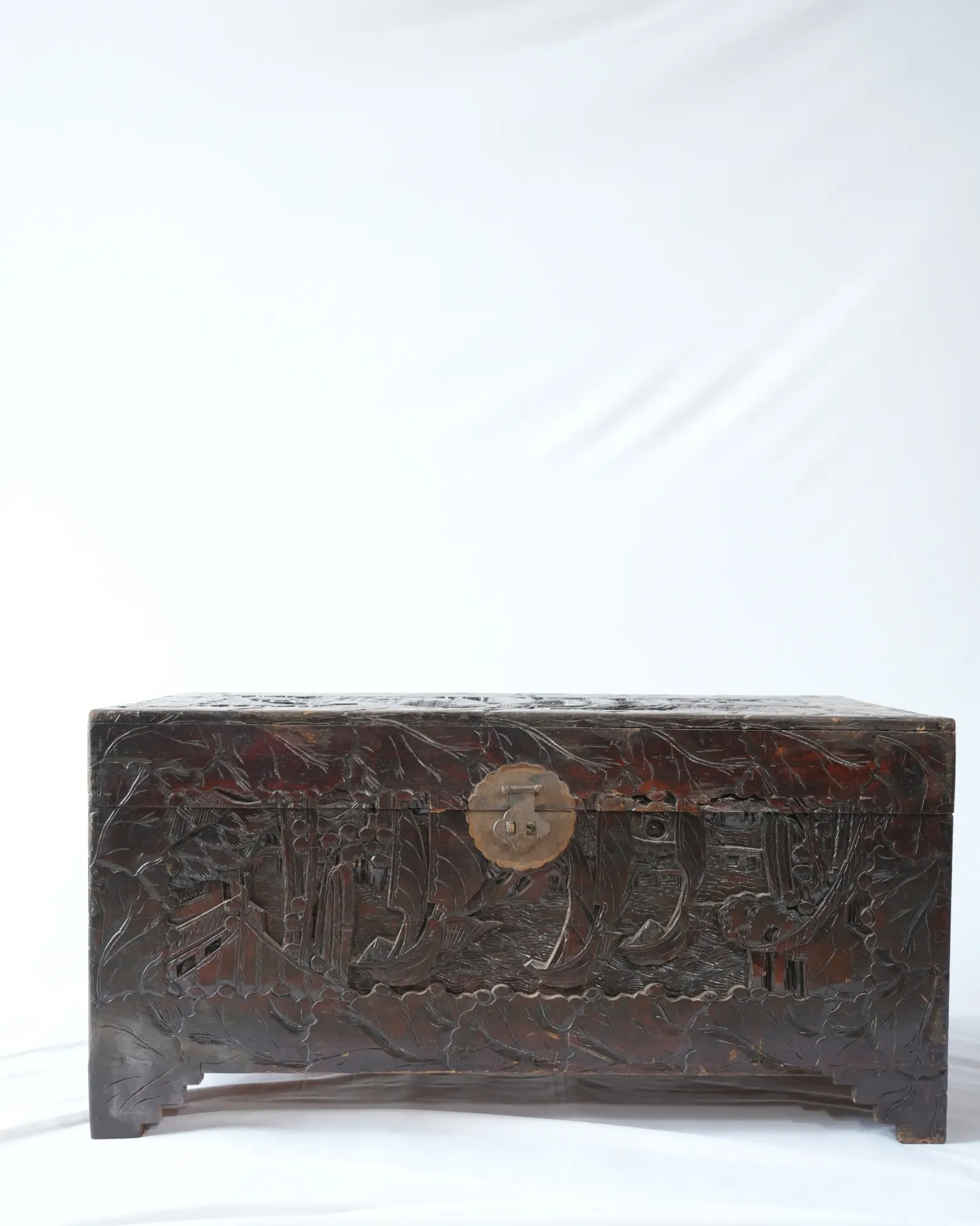 Carved Scenic Trunk